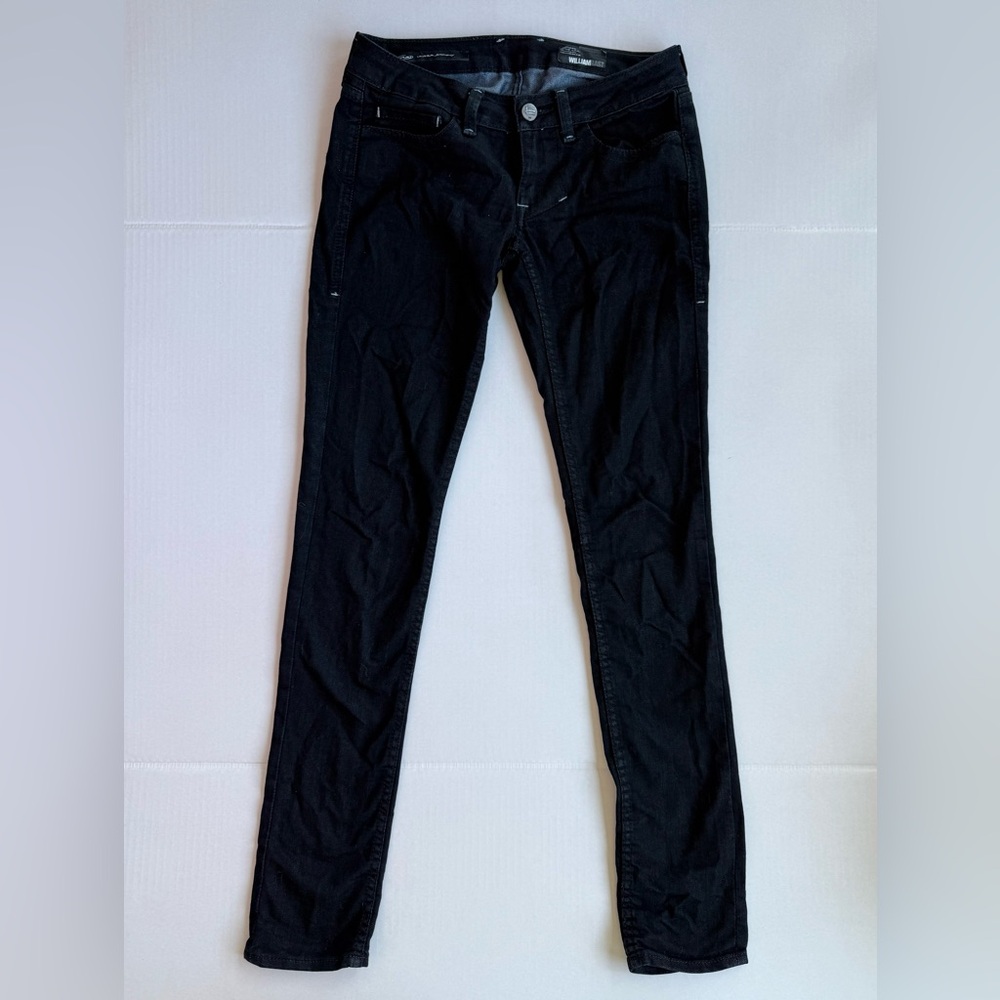 William Rast women’s size 26 jeans. Excellent condition. Indigo denim.